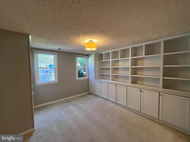 Building Photo - 6516 Cape Ct