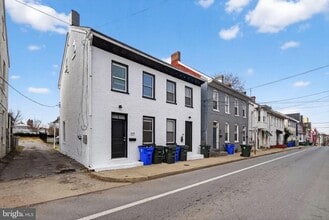 Building Photo - 141 S Locust St