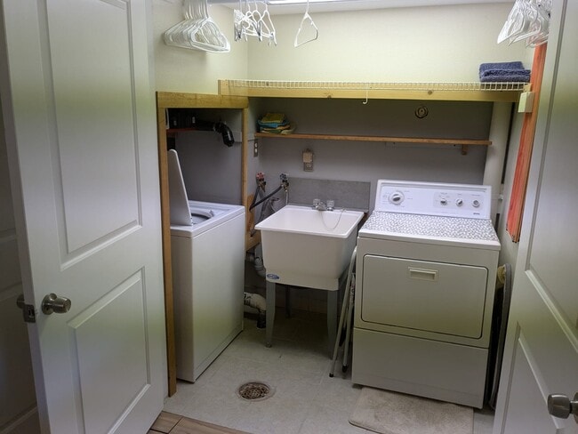 Private washer and dryer - 6915 Yates St