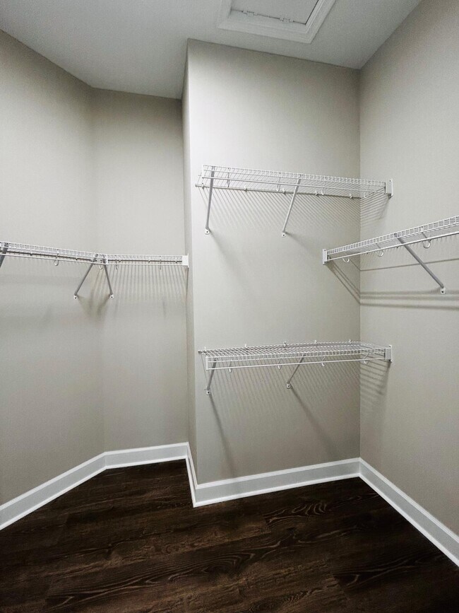 Building Photo - 5468 Pecan Dr