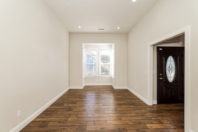 Building Photo - 875 Wood St