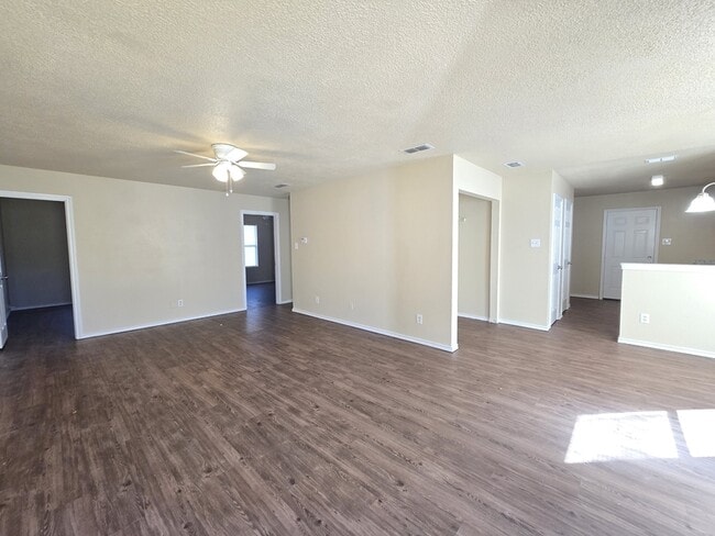 Building Photo - 10226 Country Hills Blvd