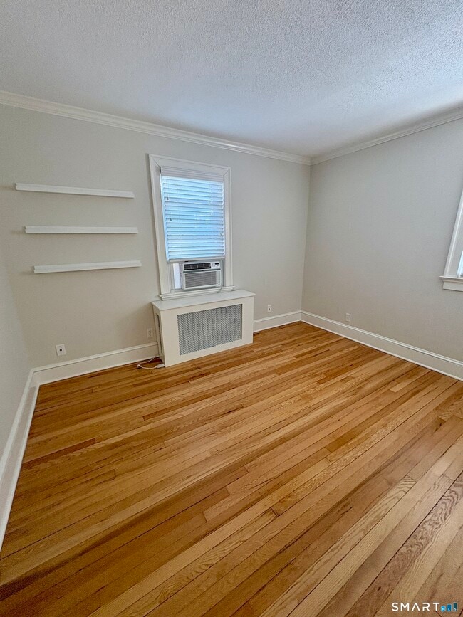 Building Photo - 124 Pemberwick Rd