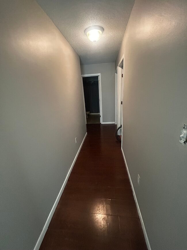 Building Photo - 301 Emerald Dr