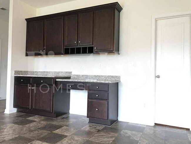 Building Photo - 3283 Grandview Club Rd