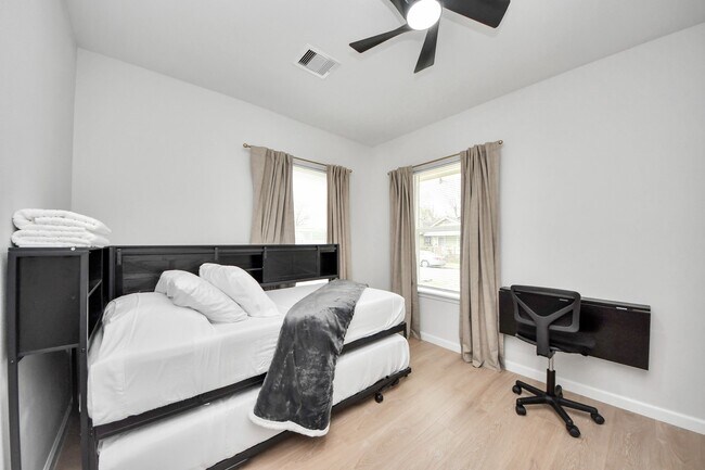 Building Photo - 2811 Winbern St