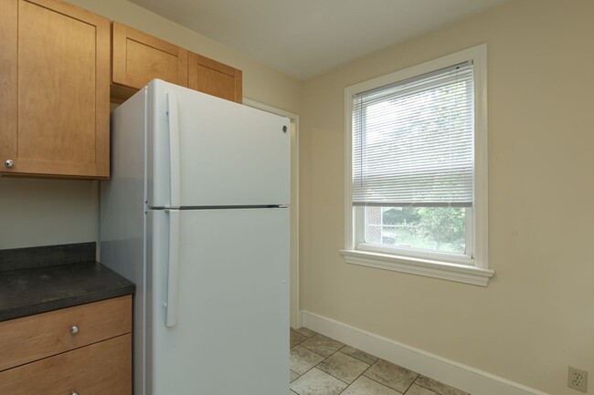 Building Photo - Charming Irving Park Duplex updated 2 bedr...