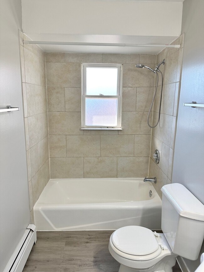 Building Photo - 9203 Monroe Ave