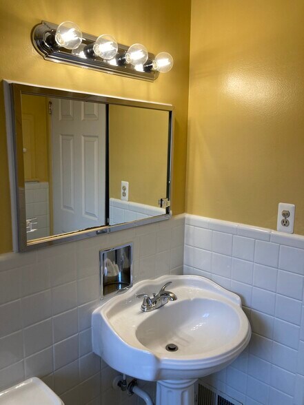 Full bath (walls painted white) - 335 N Eton St