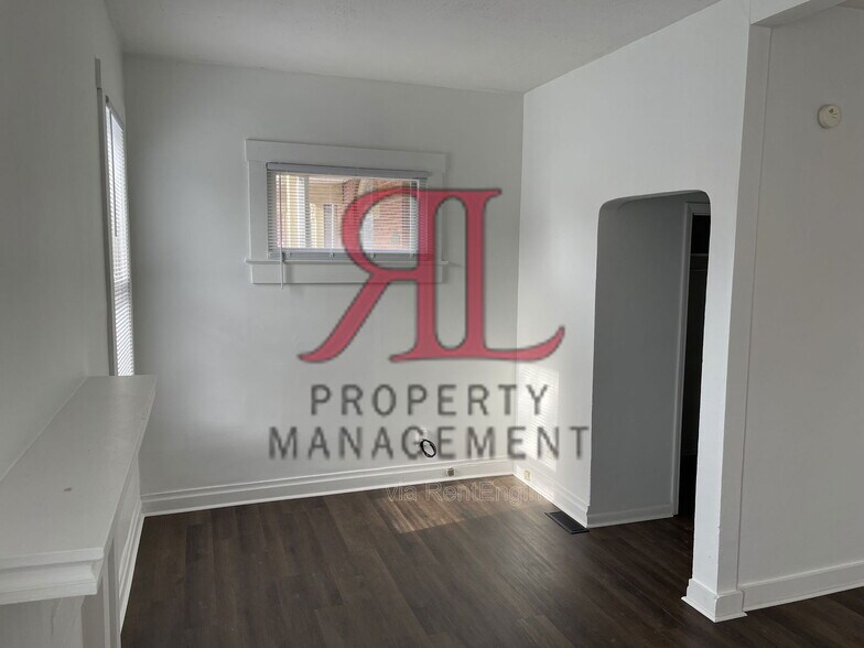 Building Photo - 346 Stewart Ave