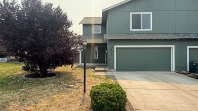Building Photo - Spacious Strawberry Heights Duplex for Rent