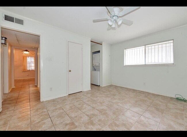 Building Photo - 10122 Shadow Wood Dr