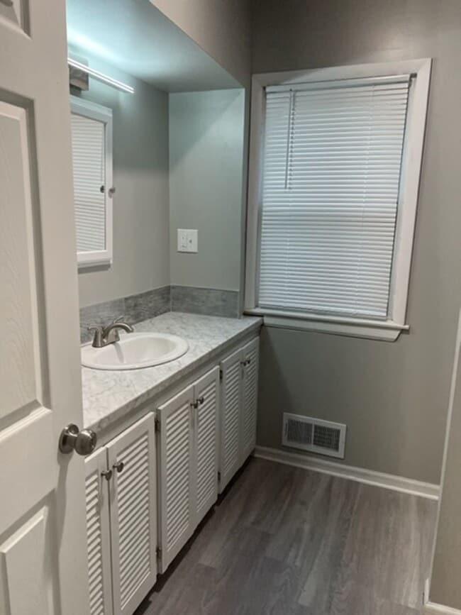 Building Photo - 610 Grover St