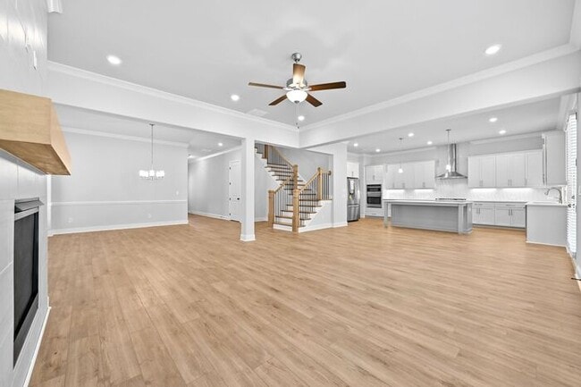Building Photo - Beautiful 5 bedroom house in Bellmoore Par...