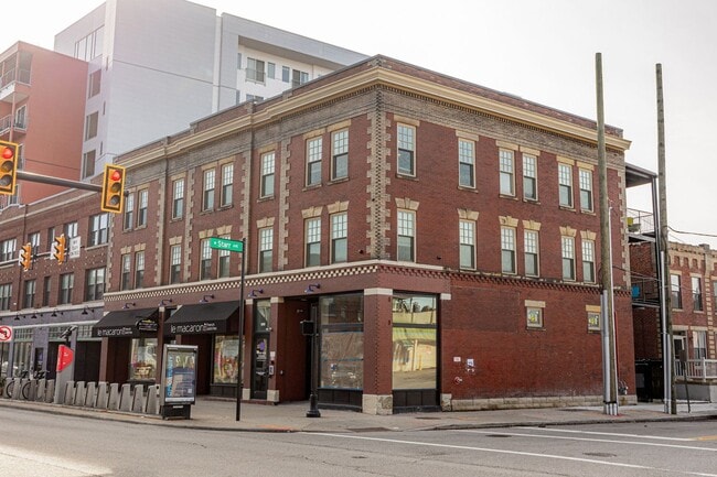 Building Photo - Fully Furnished 1 Bedroom in the heart of ...