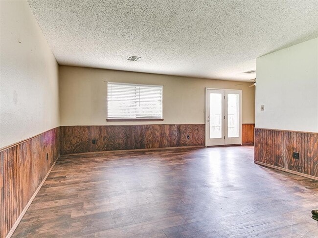 Building Photo - 1303 Homeland Ave