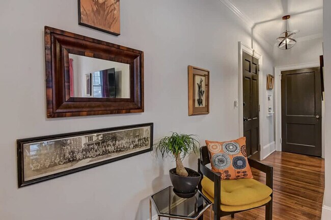 Building Photo - 518 Lamar Ave