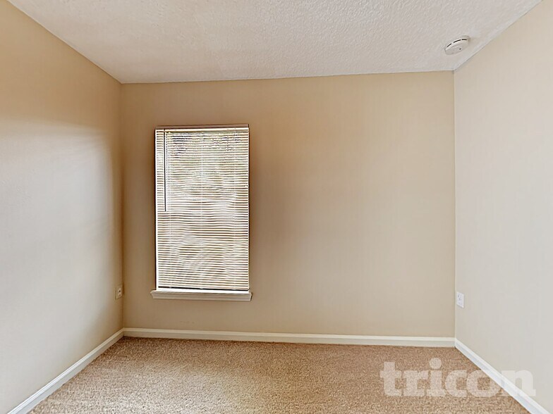 Building Photo - 5555 Village Pond Cir