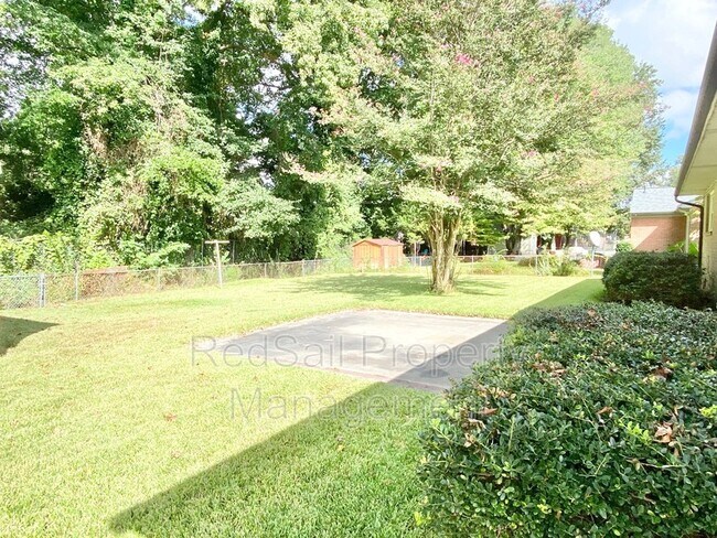 Building Photo - 729 Milton Dr