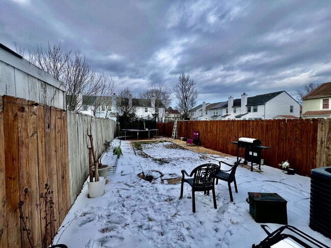 Building Photo - Charming Townhouse in Kempsville Lakes