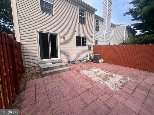 Building Photo - 13 Dinsdale Ct