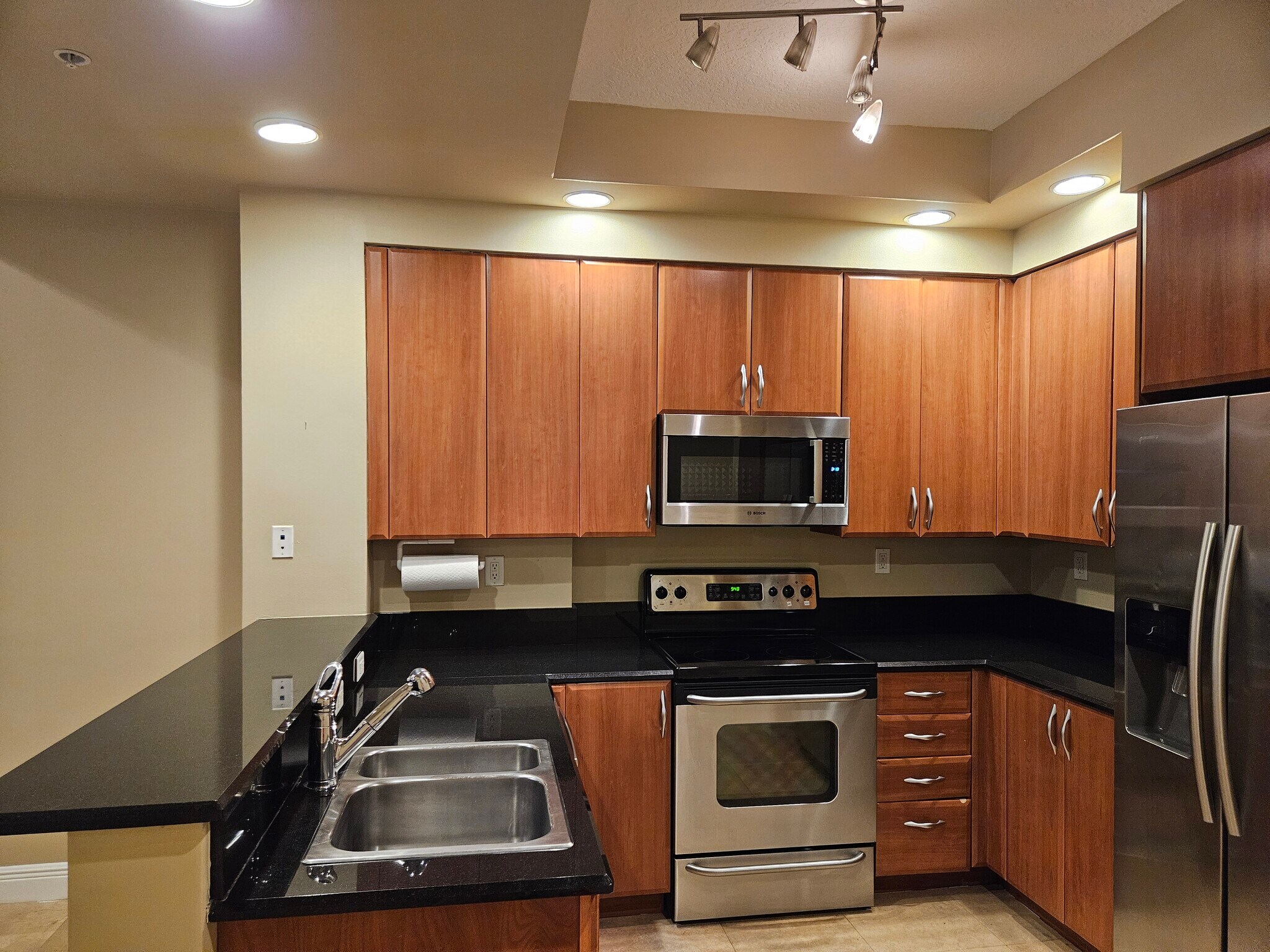 Kitchen - 801 S Olive Ave