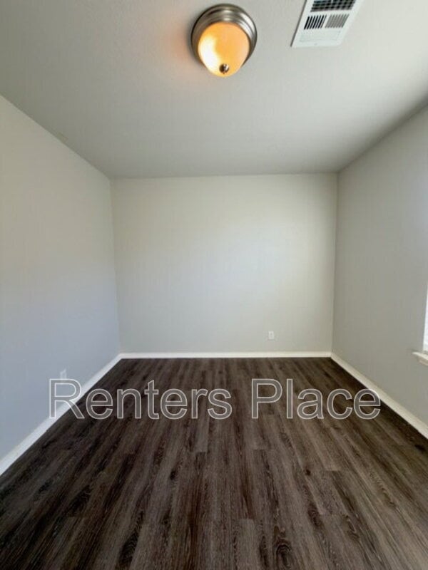 Building Photo - 6018 E 147th St S