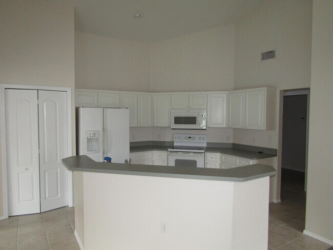 Building Photo - 4425 Carillon Ct