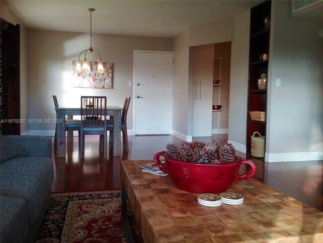 Building Photo - 401 Golden Isles Dr