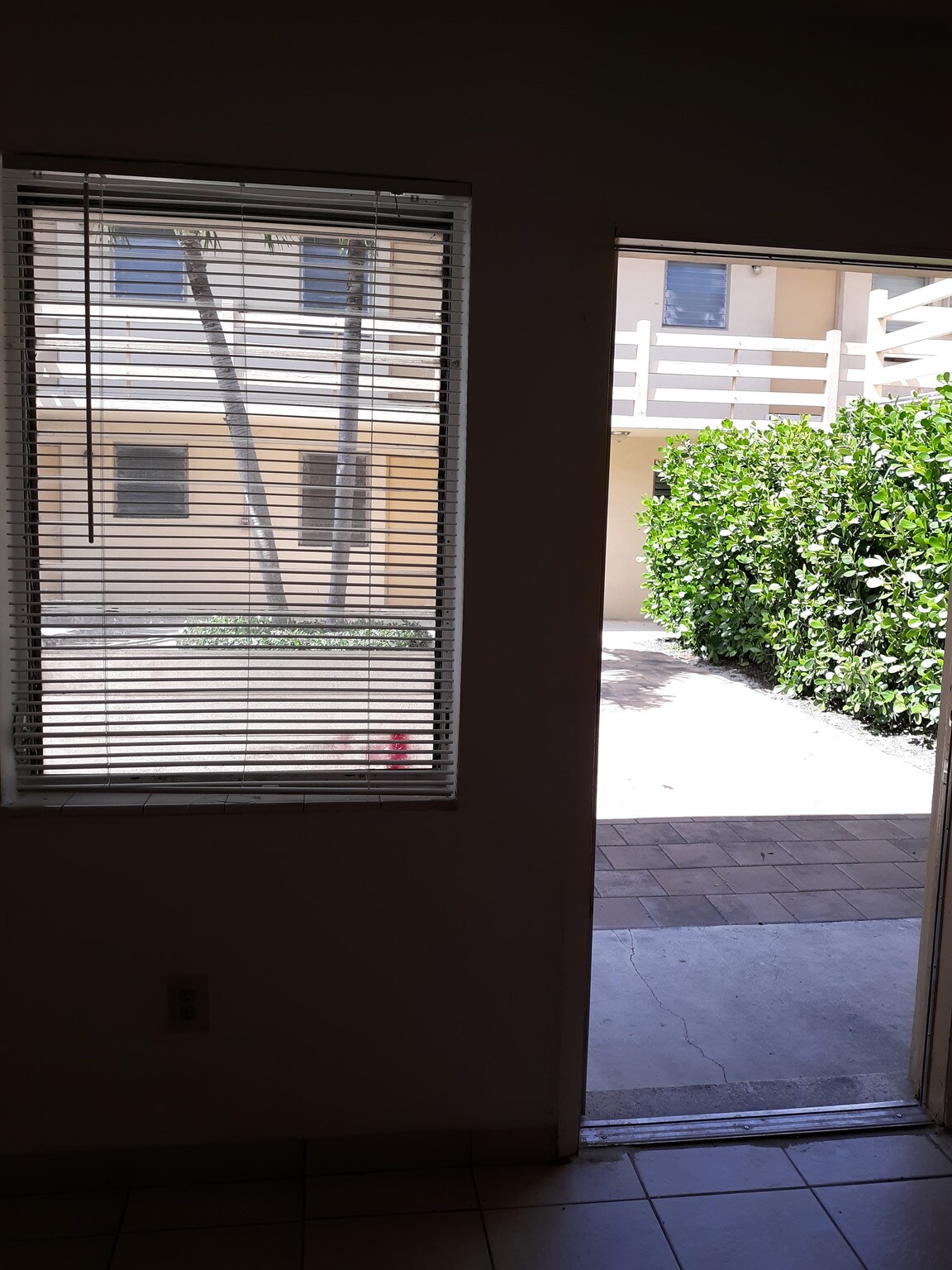 Building Photo - 965 W 29th St