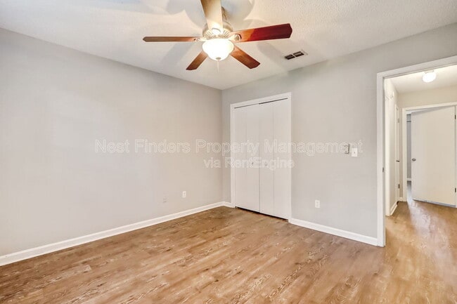 Building Photo - 10460 Roxbury Ln