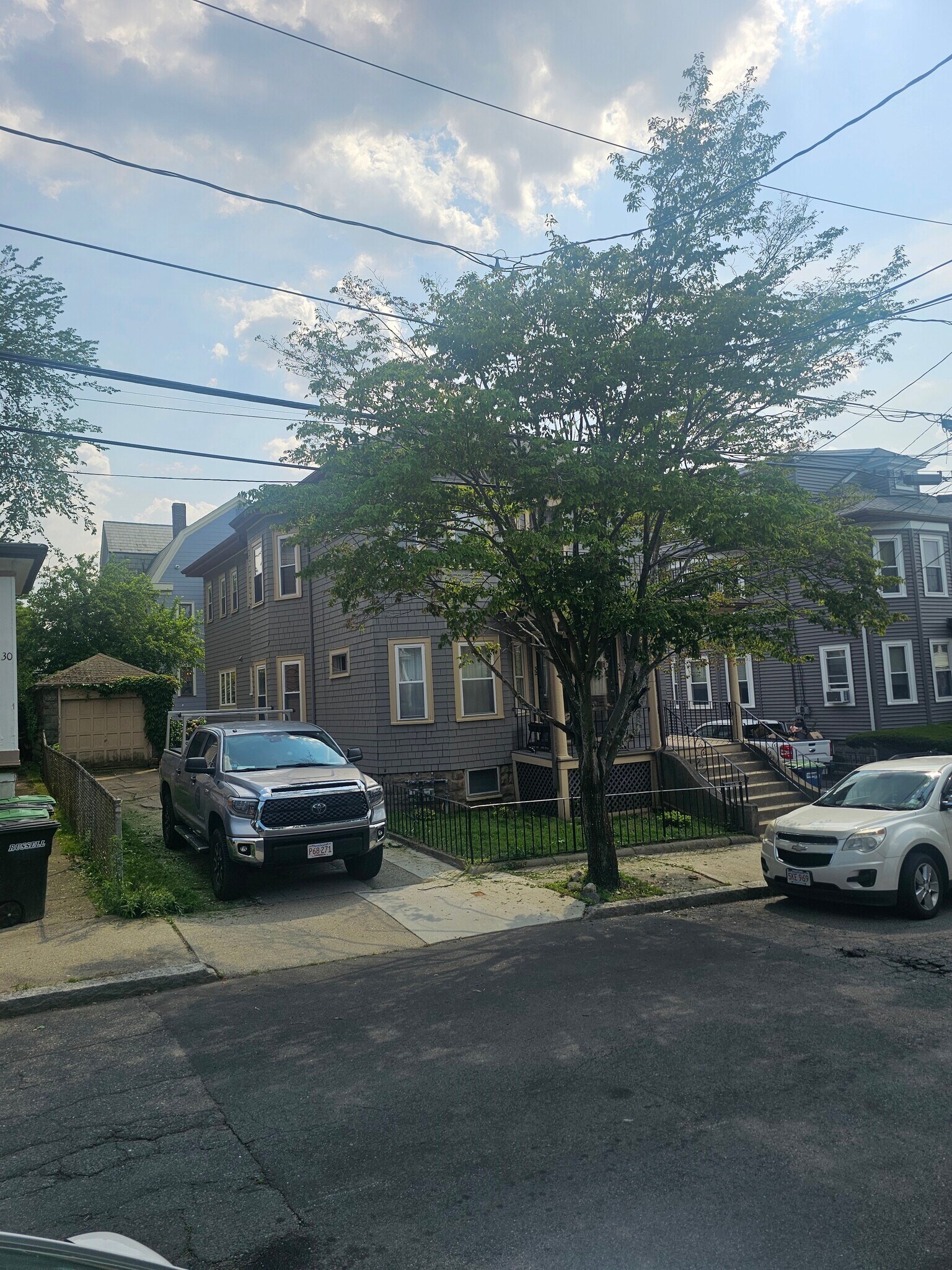 view from street. parkiing for 3 cars and street parking readily available - 32 Sunset Rd