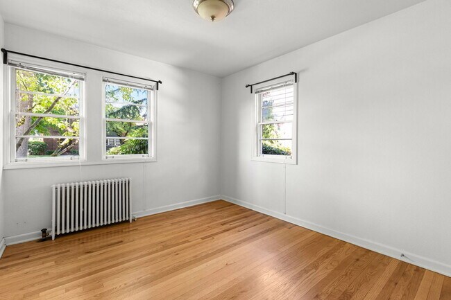Building Photo - 235 NE 61st Ave