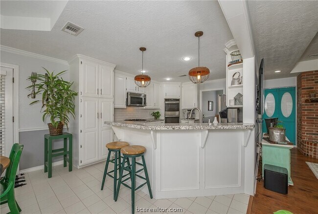Building Photo - 2905 Aztec Ct