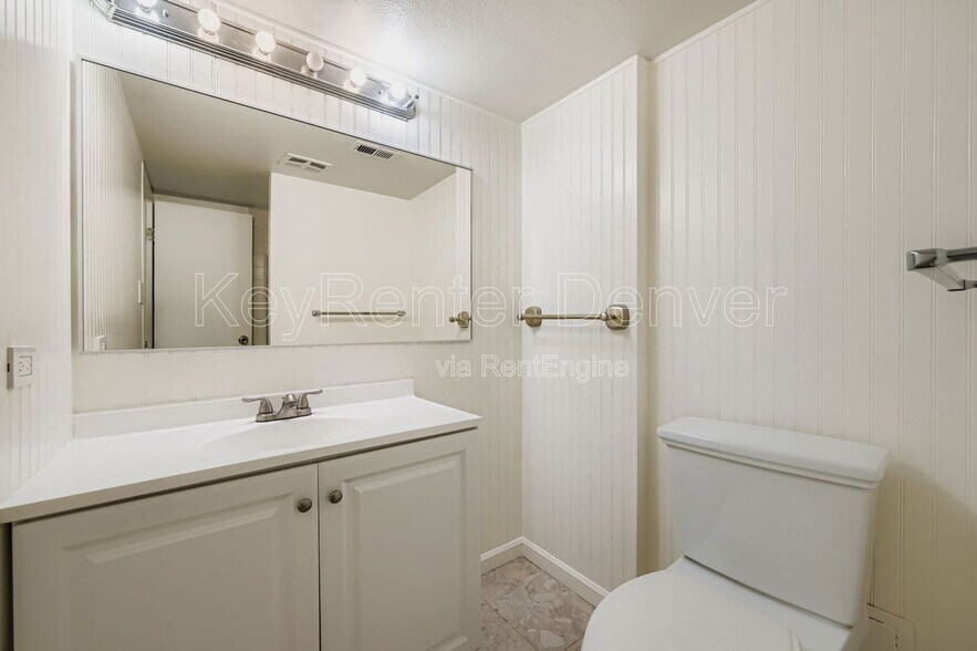 Building Photo - 8060 E Girard Ave