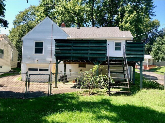 Building Photo - 2603 Parallel Ave