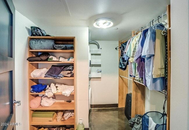 Building Photo - 4020 N Scottsdale Rd