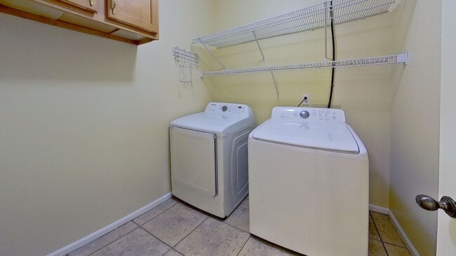 Building Photo - Welcome home - Charming 3 Bedroom in Hatton Chase!