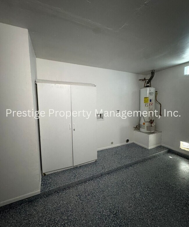 Building Photo - Newly Remodeled Southwest Gem W/ Pool