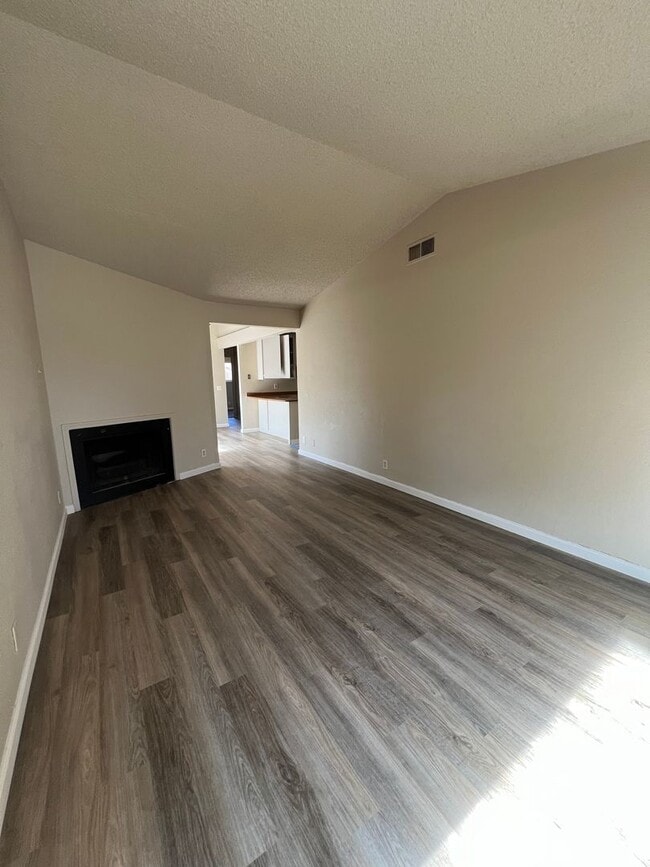 Building Photo - 6320  Lignos 5505-07 Missie