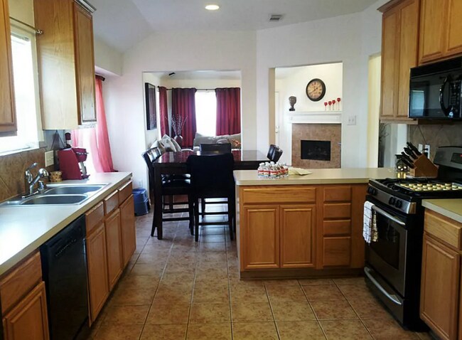 Building Photo - 19018 Piney Way Dr