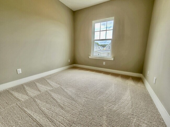 Building Photo - LIKE NEW Executive Home In Coveted Midtown...