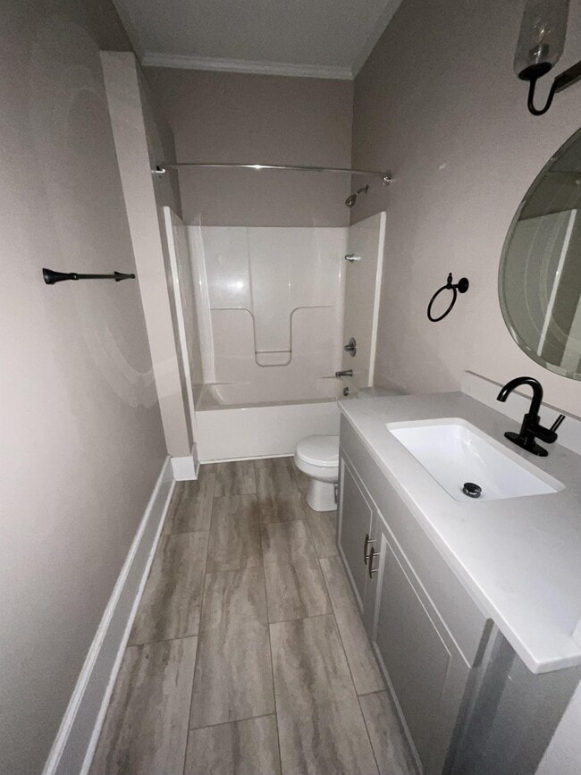 Building Photo - 603 Poplar Ave