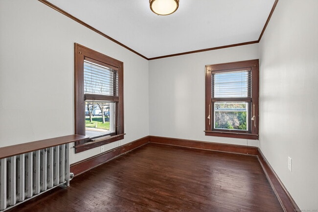 Building Photo - 12 N Main St