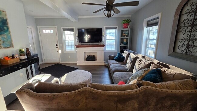 Building Photo - 533 Prospect St