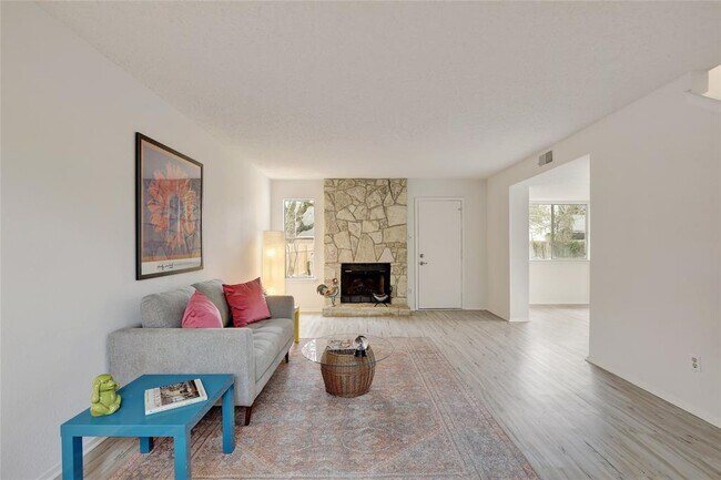 Building Photo - 4505 Clarno Dr