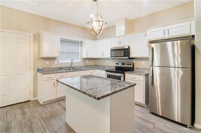 Building Photo - 1809 Stauffer St