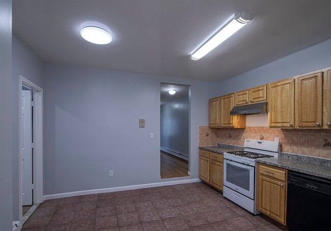 Building Photo - 79 Columbia Ave