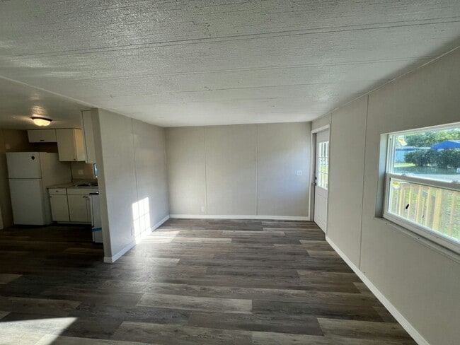 Building Photo - 2 Tower Manor Cir E