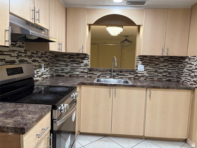 Building Photo - 2831 Pierce St